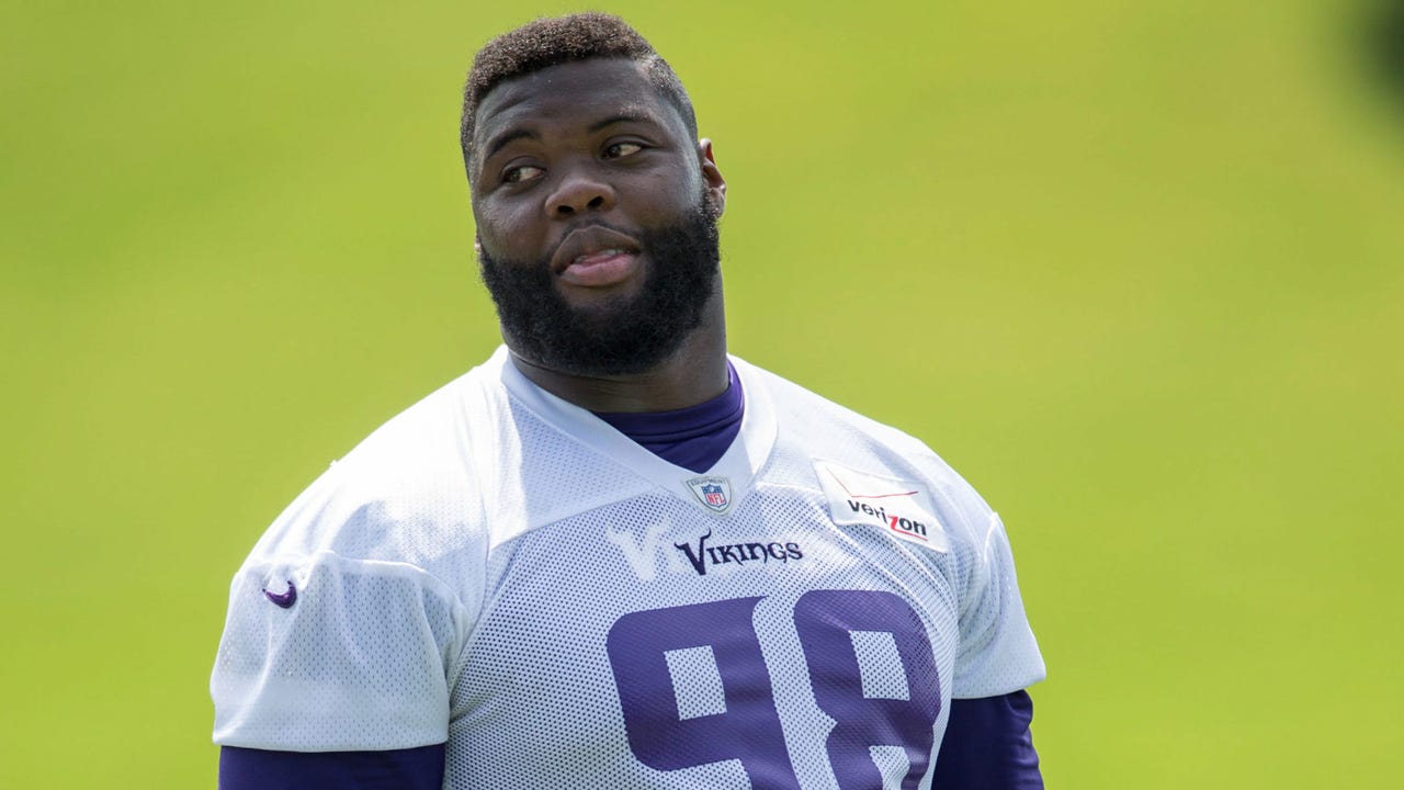 Vikings' Joseph looks how 'a nose tackle's supposed to look'